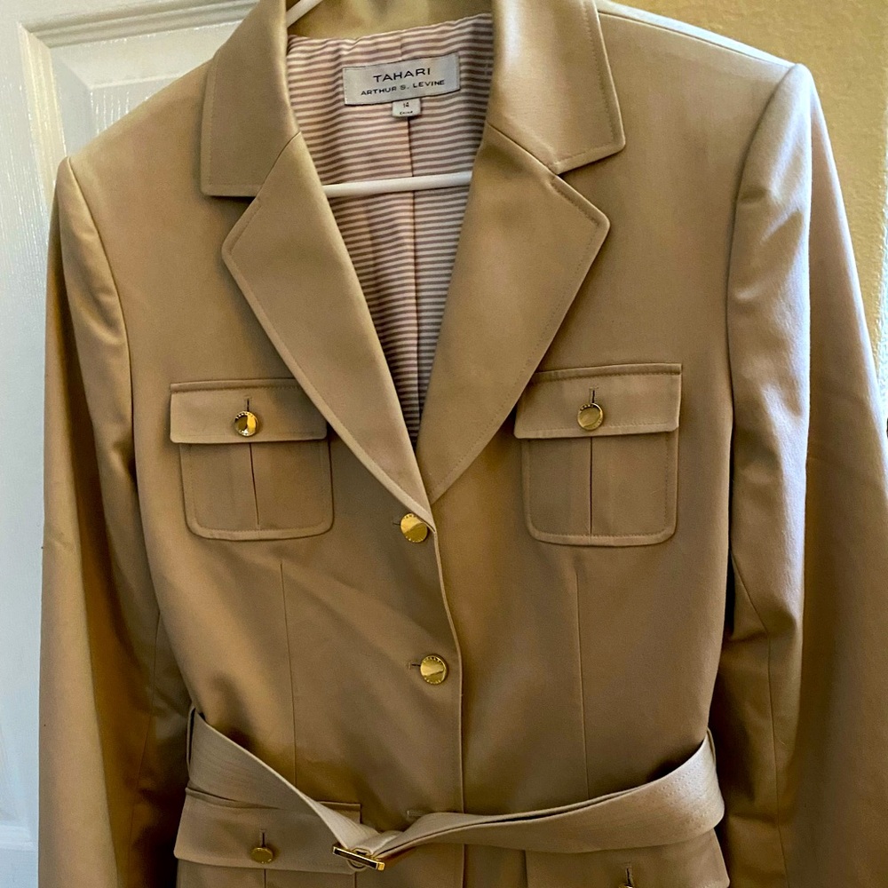 Tahari Tan kaki Satin pocket belted Jacket size 14 NEW!!! - Picture 1 of 10
